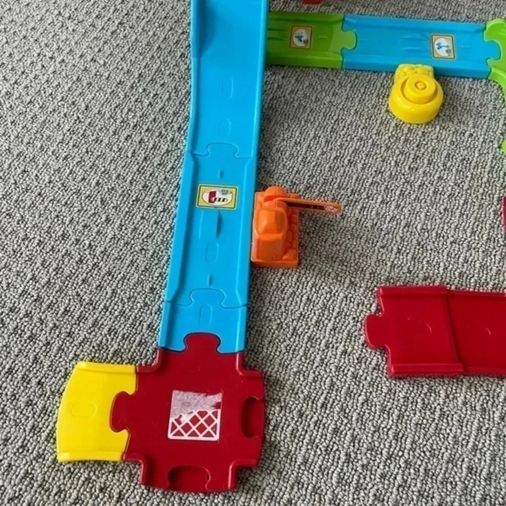 V-Tech toy tracks airport set for toddlers with one toy airplane EUC